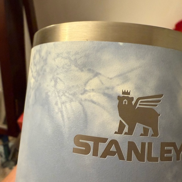 EUC Stanley 40 oz Tumbler in Ocean Tie Dye - Picture 9 of 10